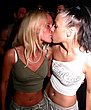 kissing_girls_034.jpg